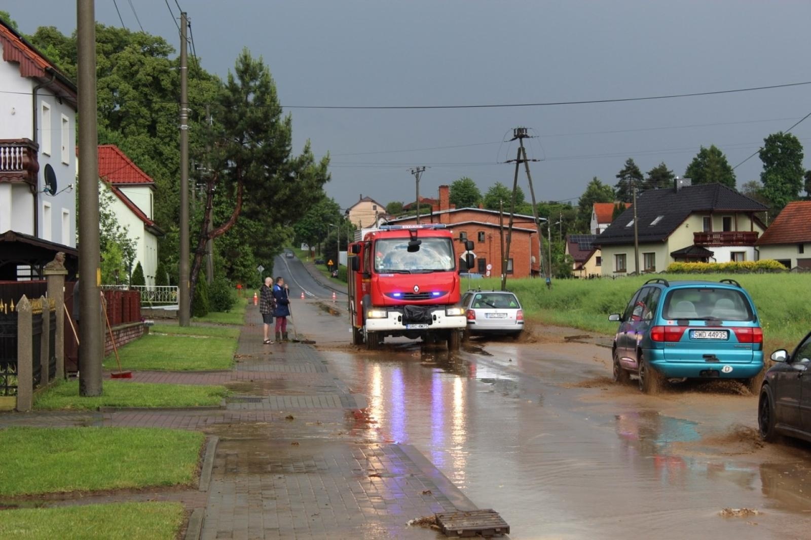 Zdjęcie w galerii na portalu naszraciborz.pl: Wielkie sprzątanie w Pawłowie. Podtopione wiadukty w Raciborzu [FOTO] wiadomości z regionu