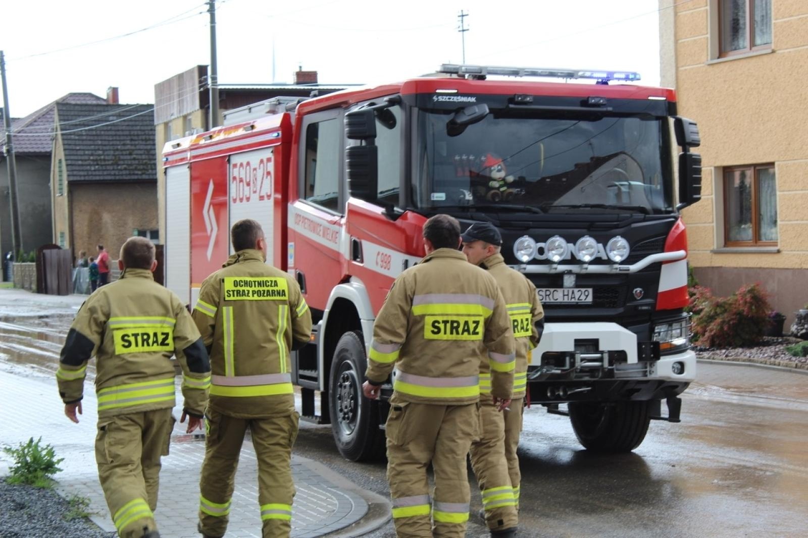 Zdjęcie w galerii na portalu naszraciborz.pl: Wielkie sprzątanie w Pawłowie. Podtopione wiadukty w Raciborzu [FOTO] wiadomości z regionu