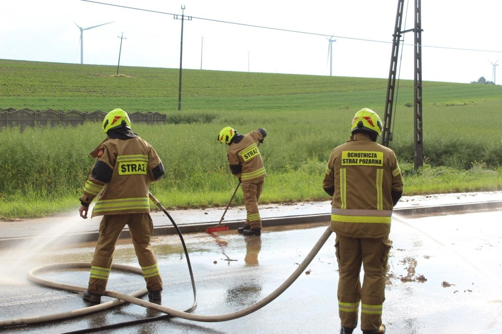 Zdjęcie w galerii na portalu naszraciborz.pl: Wielkie sprzątanie w Pawłowie. Podtopione wiadukty w Raciborzu [FOTO] wiadomości z regionu