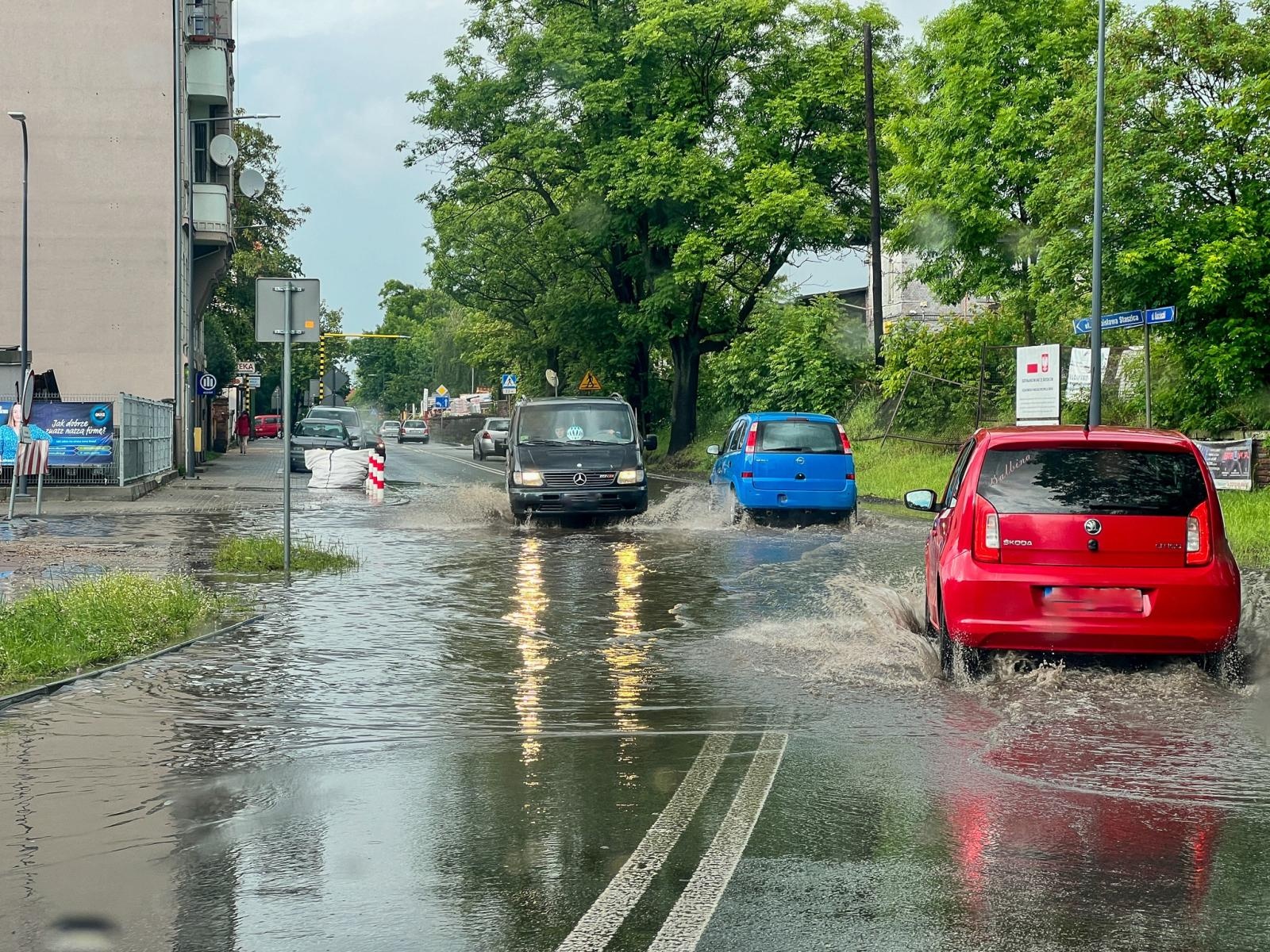 Zdjęcie w galerii na portalu naszraciborz.pl: Wielkie sprzątanie w Pawłowie. Podtopione wiadukty w Raciborzu [FOTO] wiadomości z regionu