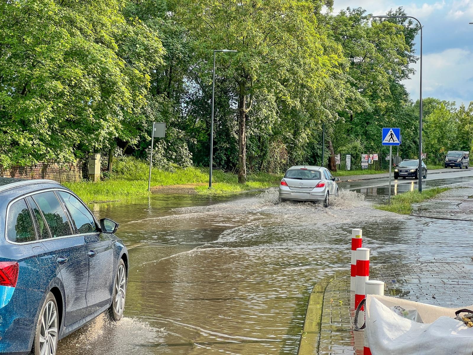 Zdjęcie w galerii na portalu naszraciborz.pl: Wielkie sprzątanie w Pawłowie. Podtopione wiadukty w Raciborzu [FOTO] wiadomości z regionu