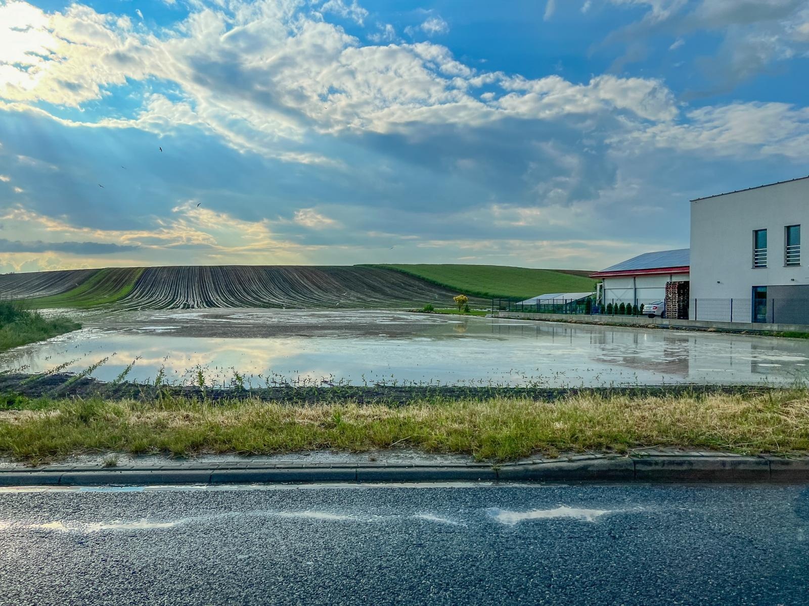 Zdjęcie w galerii na portalu naszraciborz.pl: Wielkie sprzątanie w Pawłowie. Podtopione wiadukty w Raciborzu [FOTO] wiadomości z regionu