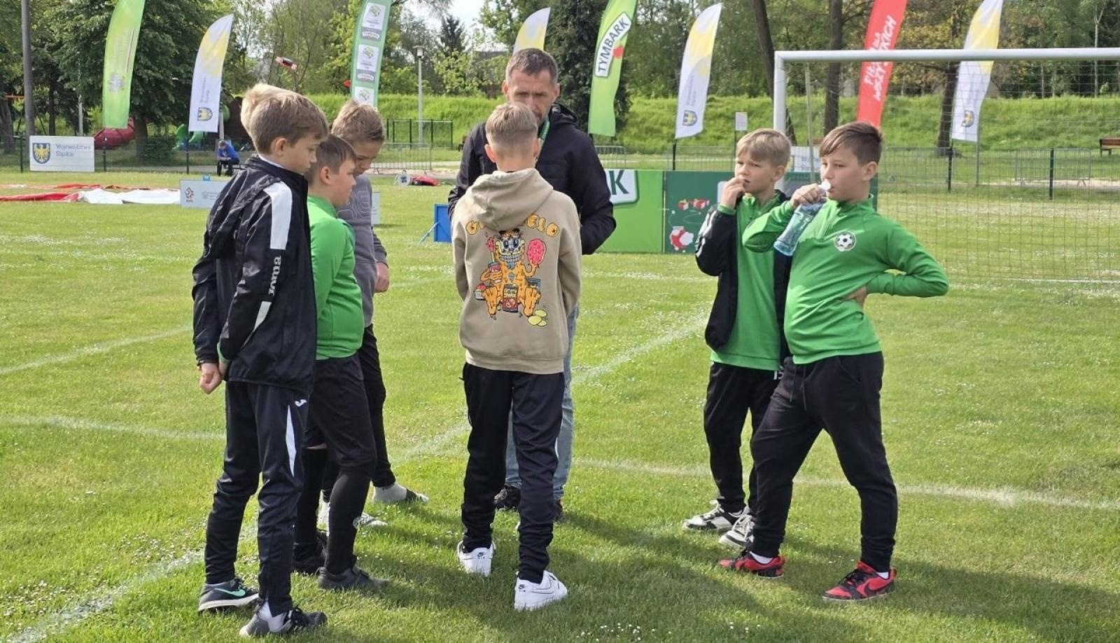 Zdjęcie w galerii na portalu naszraciborz.pl: Tworków w finale wojewódzkim turnieju o Puchar Tymbarku wiadomości z regionu