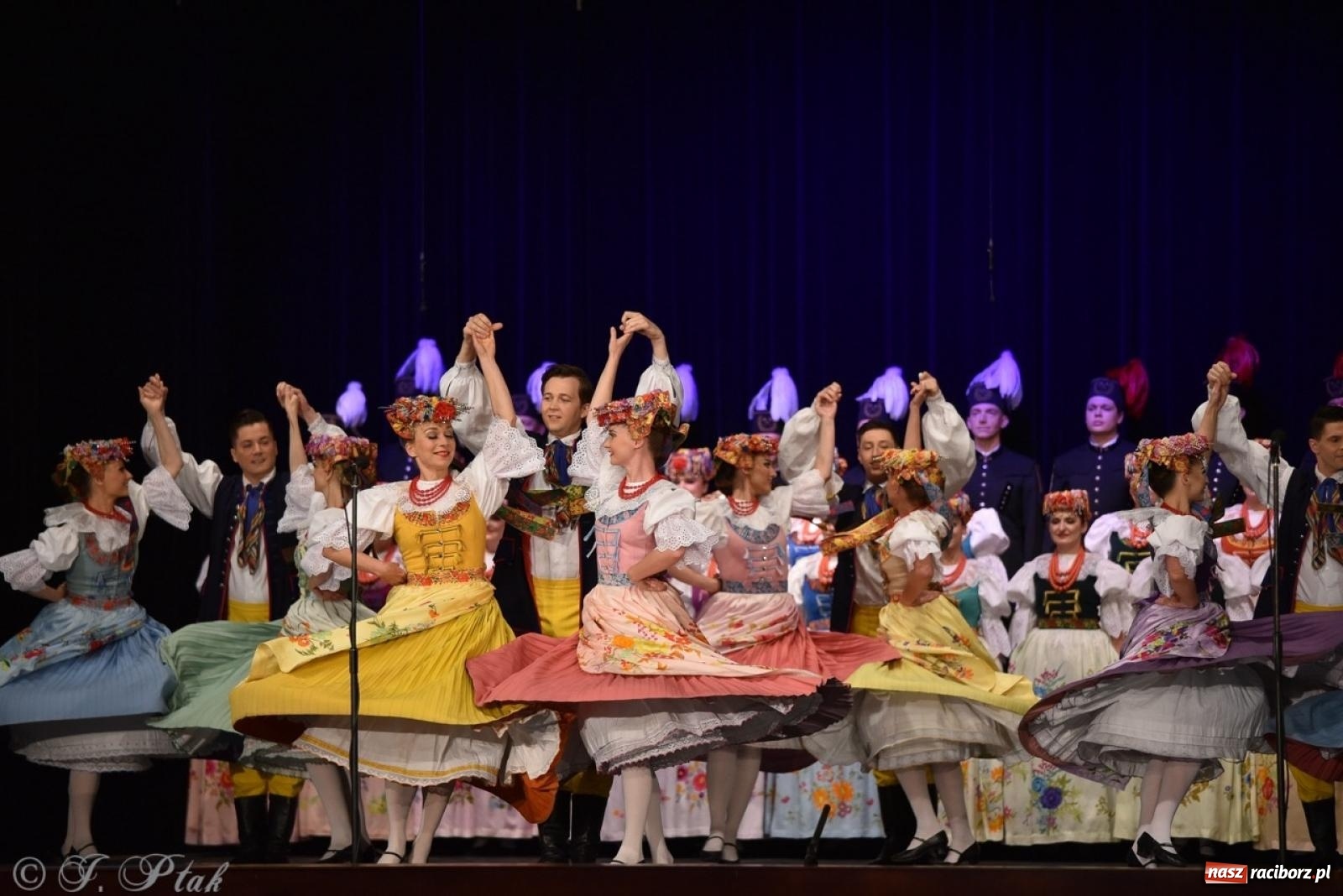 Zdjęcie w galerii na portalu naszraciborz.pl: ZPiT ŚLĄSK wrócił do Raciborza. Wyśmienity koncert na deskach RCK-u wiadomości z regionu