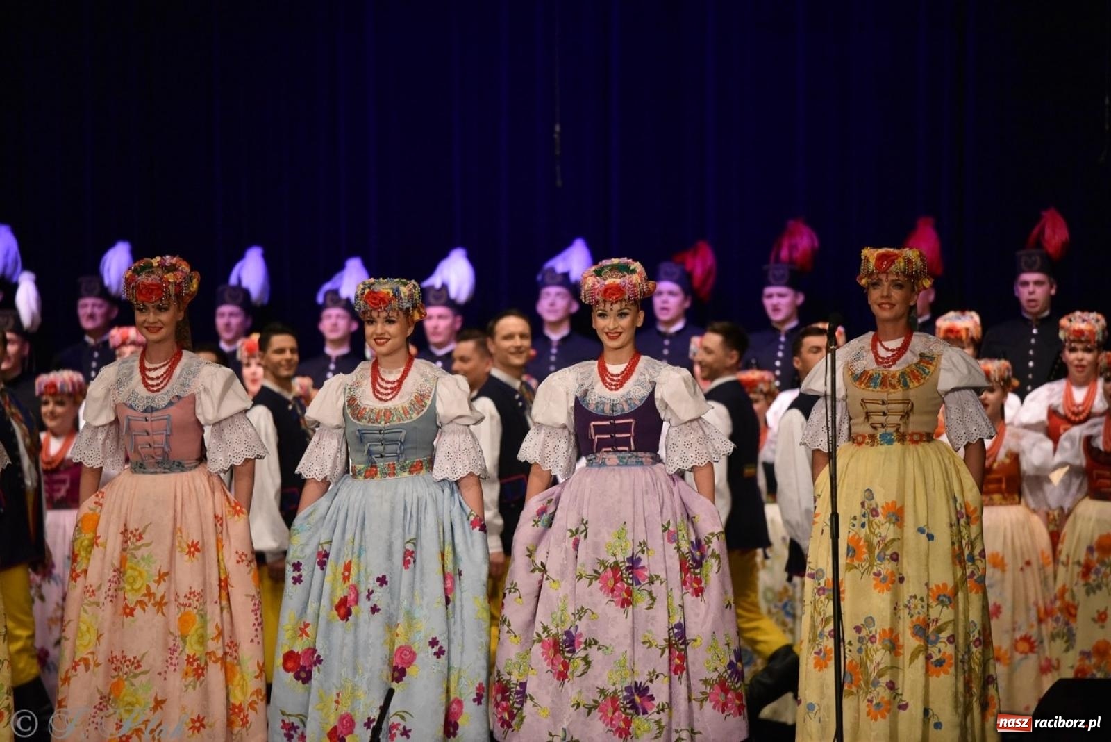 Zdjęcie w galerii na portalu naszraciborz.pl: ZPiT ŚLĄSK wrócił do Raciborza. Wyśmienity koncert na deskach RCK-u wiadomości z regionu