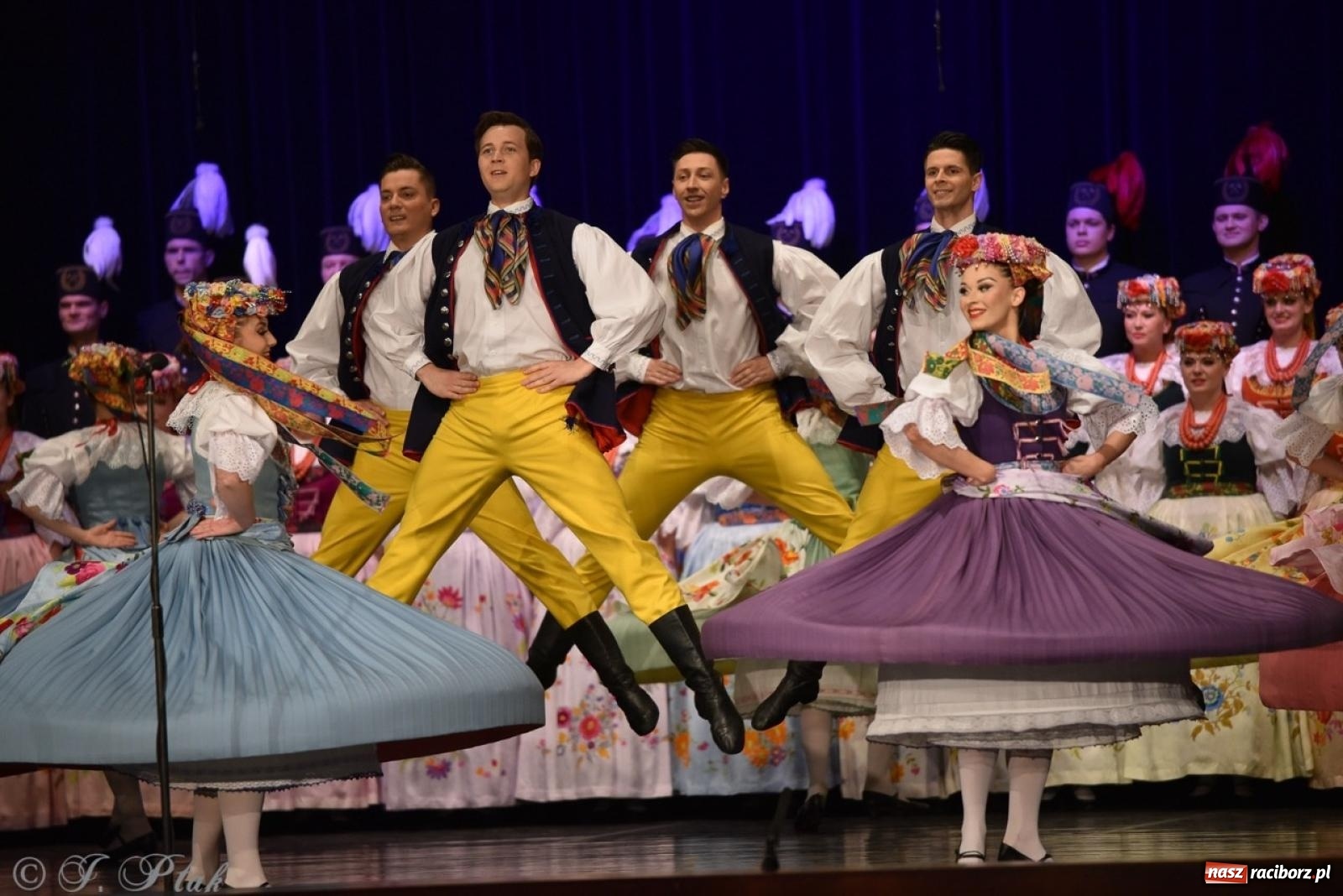 Zdjęcie w galerii na portalu naszraciborz.pl: ZPiT ŚLĄSK wrócił do Raciborza. Wyśmienity koncert na deskach RCK-u wiadomości z regionu