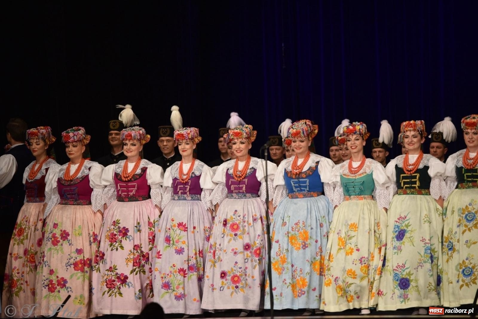 Zdjęcie w galerii na portalu naszraciborz.pl: ZPiT ŚLĄSK wrócił do Raciborza. Wyśmienity koncert na deskach RCK-u wiadomości z regionu