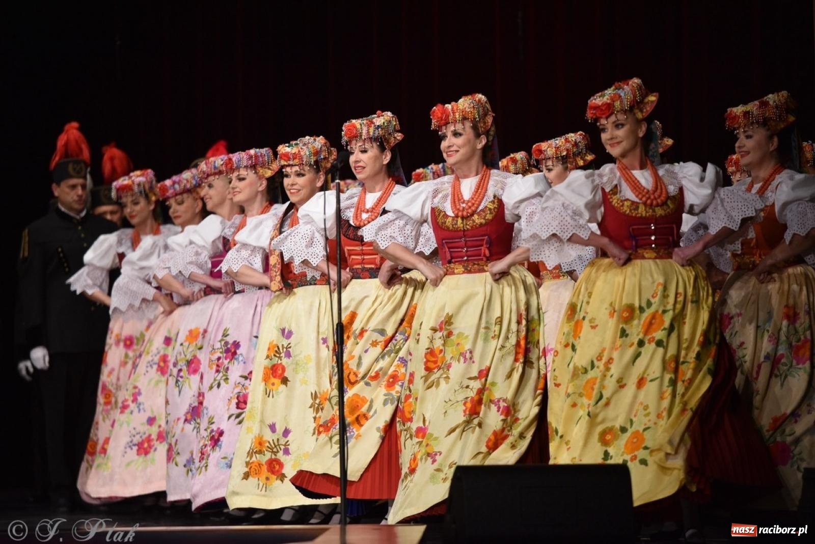 Zdjęcie w galerii na portalu naszraciborz.pl: ZPiT ŚLĄSK wrócił do Raciborza. Wyśmienity koncert na deskach RCK-u wiadomości z regionu