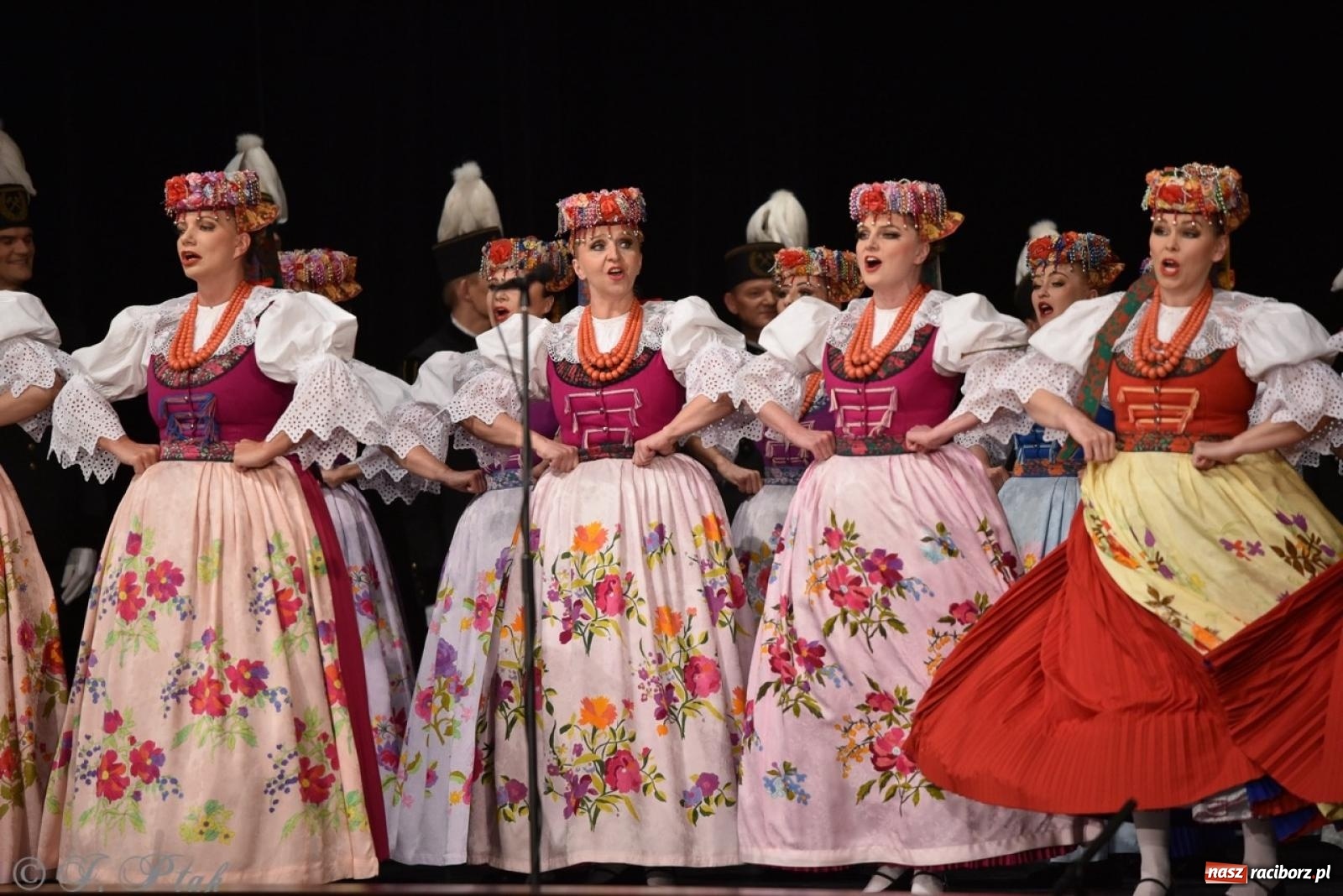 Zdjęcie w galerii na portalu naszraciborz.pl: ZPiT ŚLĄSK wrócił do Raciborza. Wyśmienity koncert na deskach RCK-u wiadomości z regionu