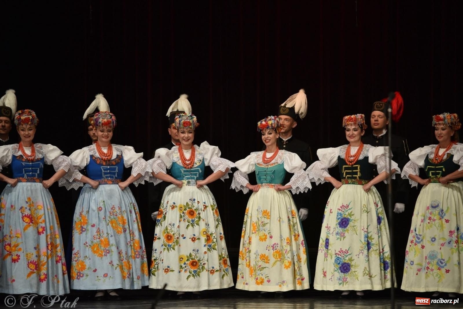 Zdjęcie w galerii na portalu naszraciborz.pl: ZPiT ŚLĄSK wrócił do Raciborza. Wyśmienity koncert na deskach RCK-u wiadomości z regionu