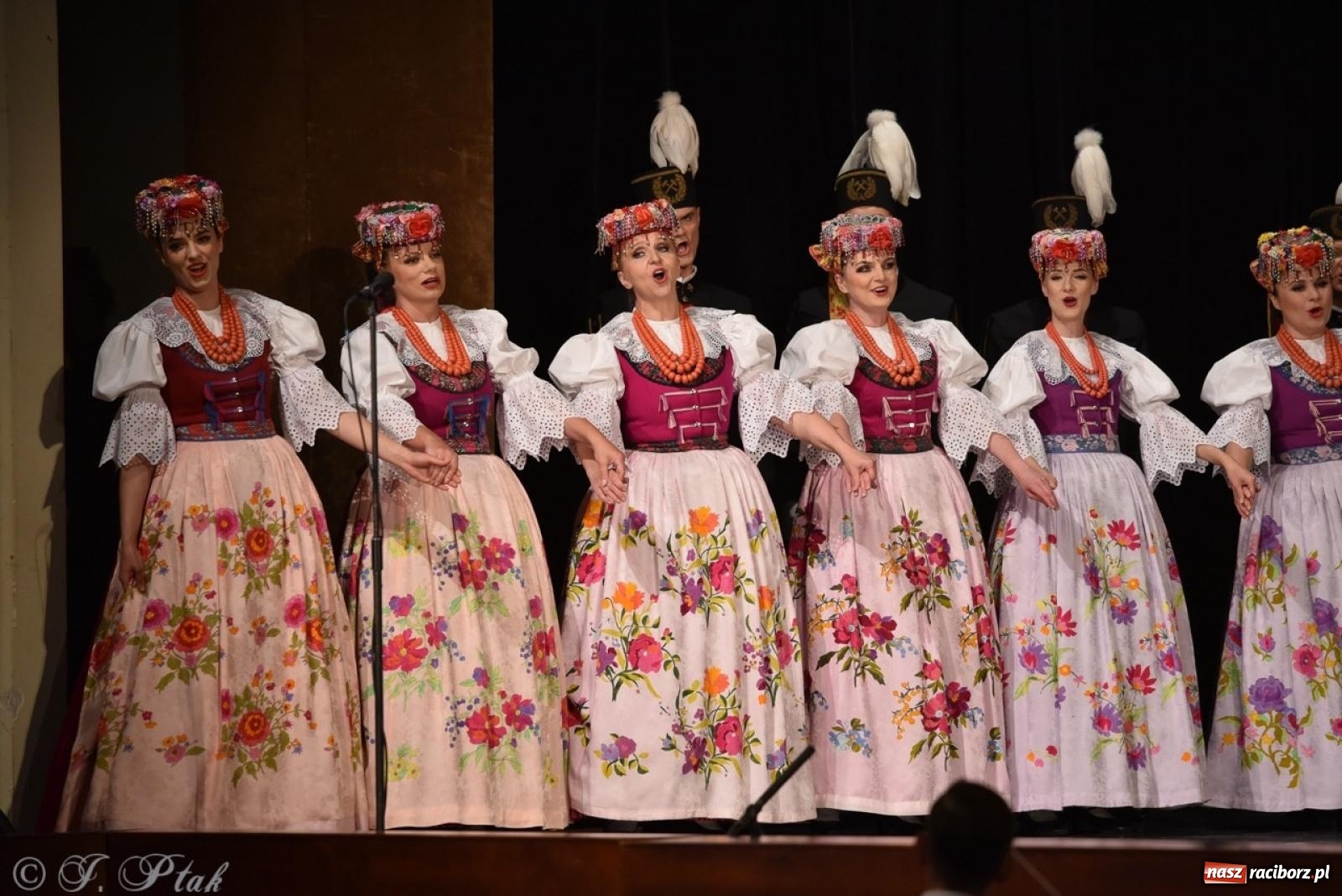 Zdjęcie w galerii na portalu naszraciborz.pl: ZPiT ŚLĄSK wrócił do Raciborza. Wyśmienity koncert na deskach RCK-u wiadomości z regionu