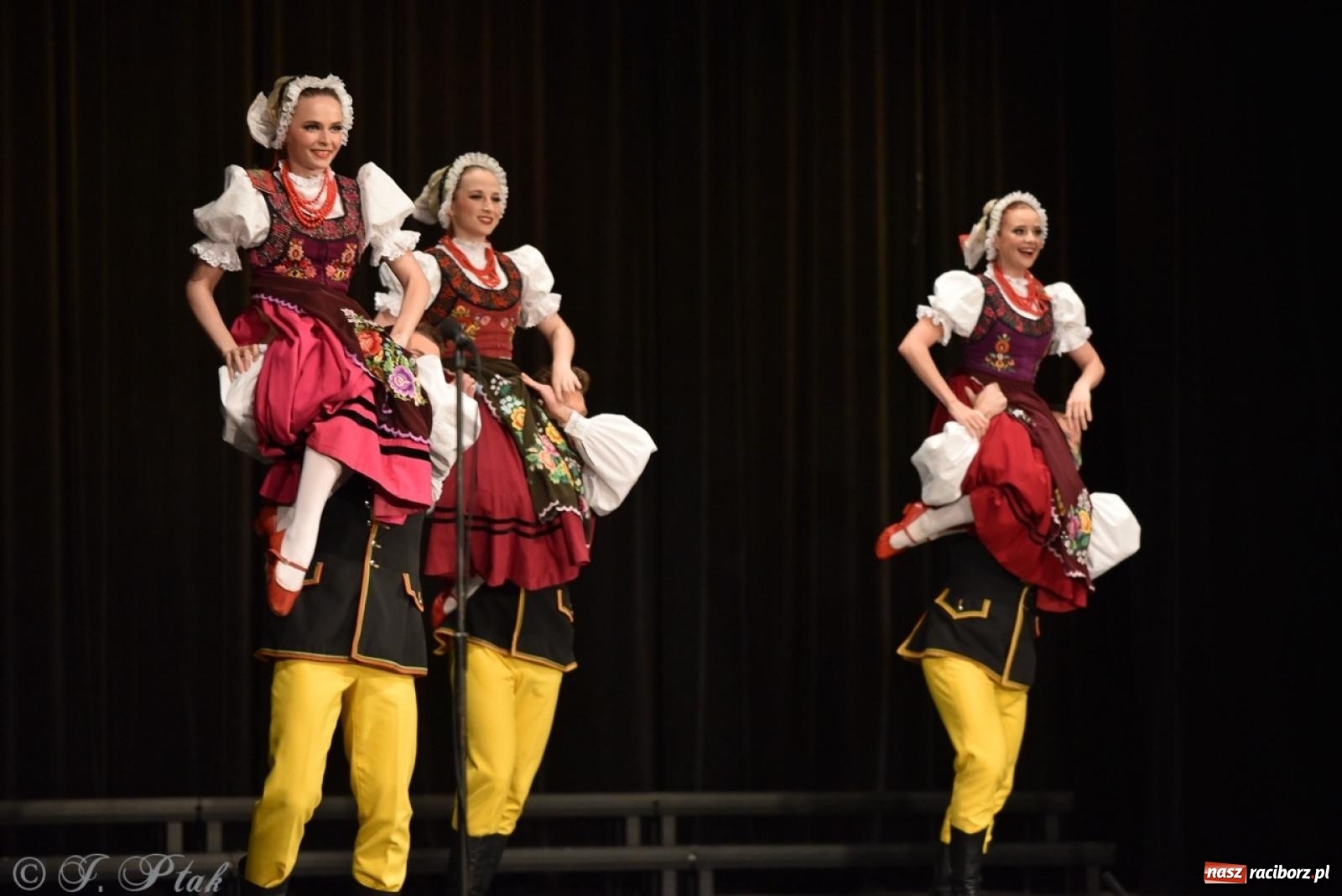 Zdjęcie w galerii na portalu naszraciborz.pl: ZPiT ŚLĄSK wrócił do Raciborza. Wyśmienity koncert na deskach RCK-u wiadomości z regionu