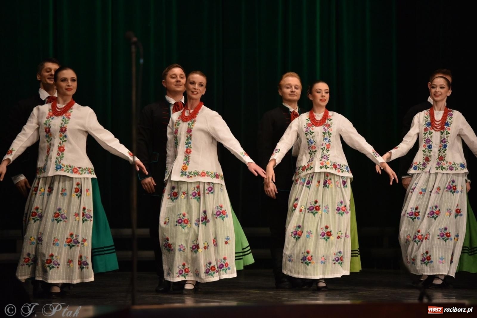 Zdjęcie w galerii na portalu naszraciborz.pl: ZPiT ŚLĄSK wrócił do Raciborza. Wyśmienity koncert na deskach RCK-u wiadomości z regionu