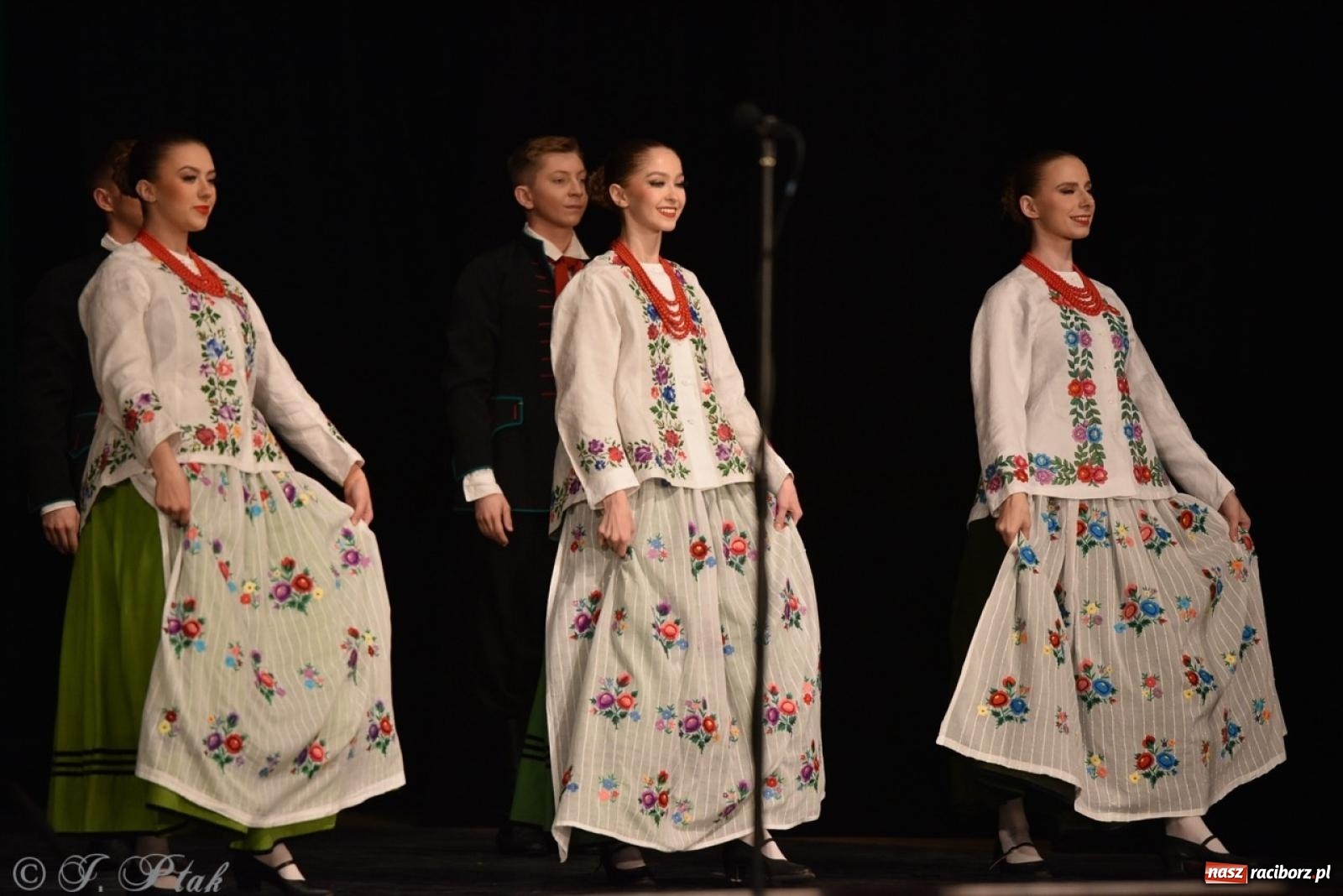 Zdjęcie w galerii na portalu naszraciborz.pl: ZPiT ŚLĄSK wrócił do Raciborza. Wyśmienity koncert na deskach RCK-u wiadomości z regionu