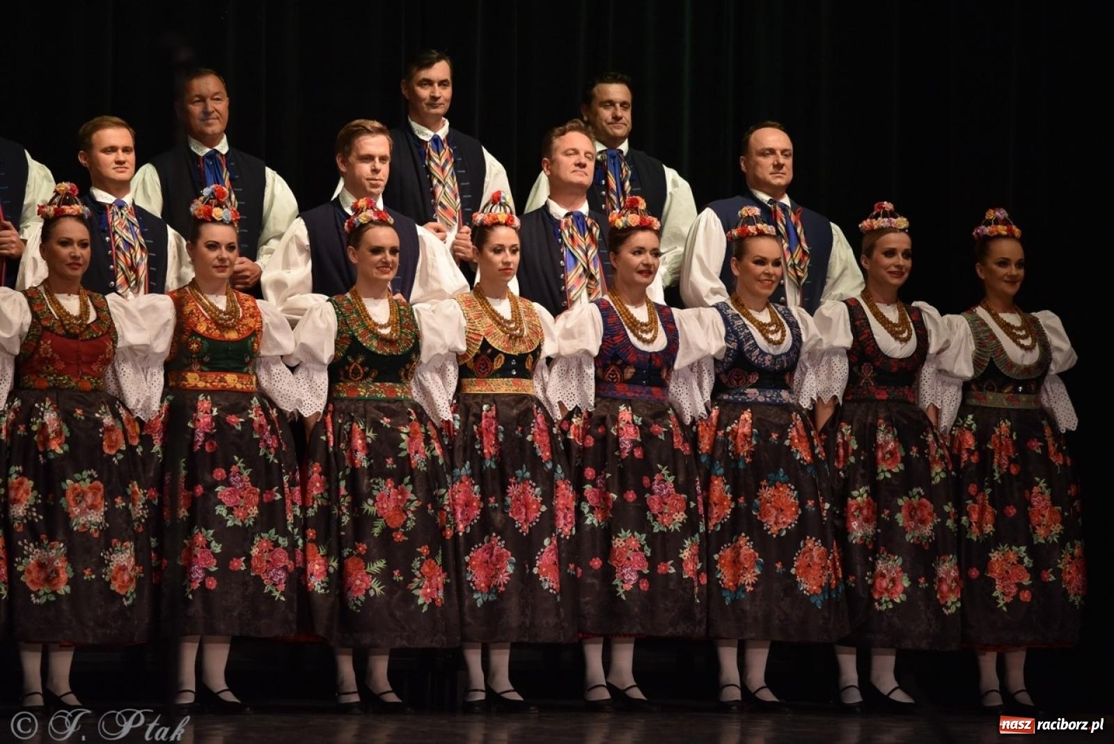 Zdjęcie w galerii na portalu naszraciborz.pl: ZPiT ŚLĄSK wrócił do Raciborza. Wyśmienity koncert na deskach RCK-u wiadomości z regionu