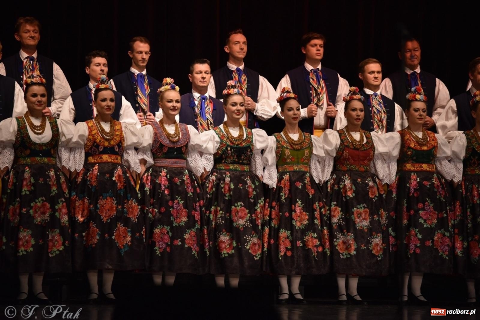 Zdjęcie w galerii na portalu naszraciborz.pl: ZPiT ŚLĄSK wrócił do Raciborza. Wyśmienity koncert na deskach RCK-u wiadomości z regionu