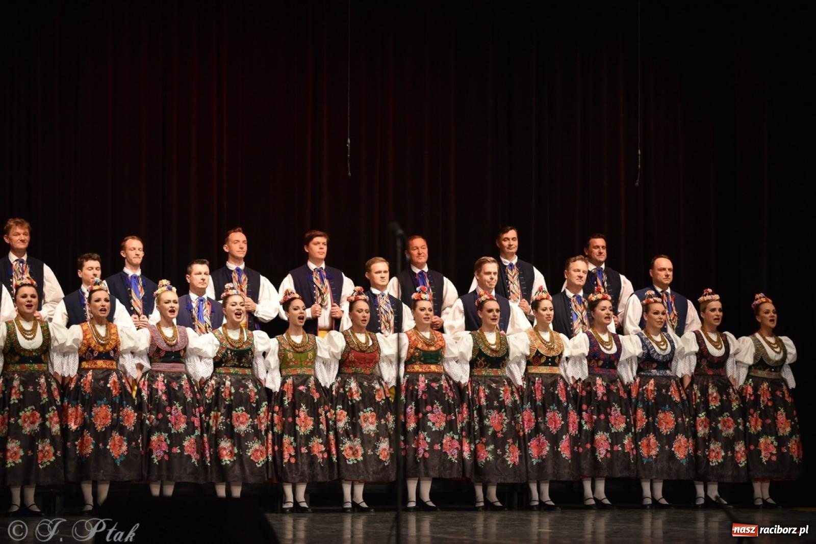 Zdjęcie w galerii na portalu naszraciborz.pl: ZPiT ŚLĄSK wrócił do Raciborza. Wyśmienity koncert na deskach RCK-u wiadomości z regionu