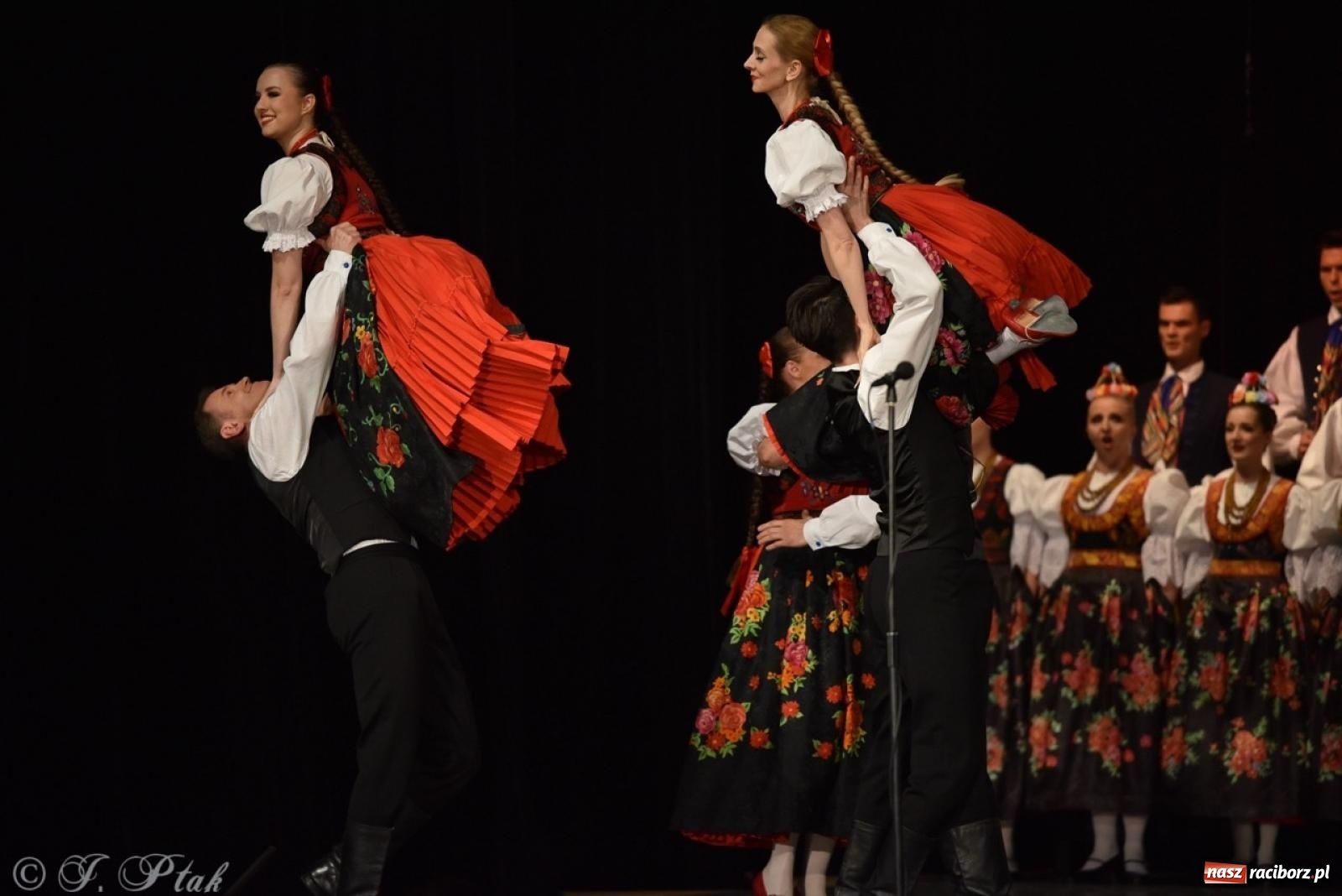 Zdjęcie w galerii na portalu naszraciborz.pl: ZPiT ŚLĄSK wrócił do Raciborza. Wyśmienity koncert na deskach RCK-u wiadomości z regionu