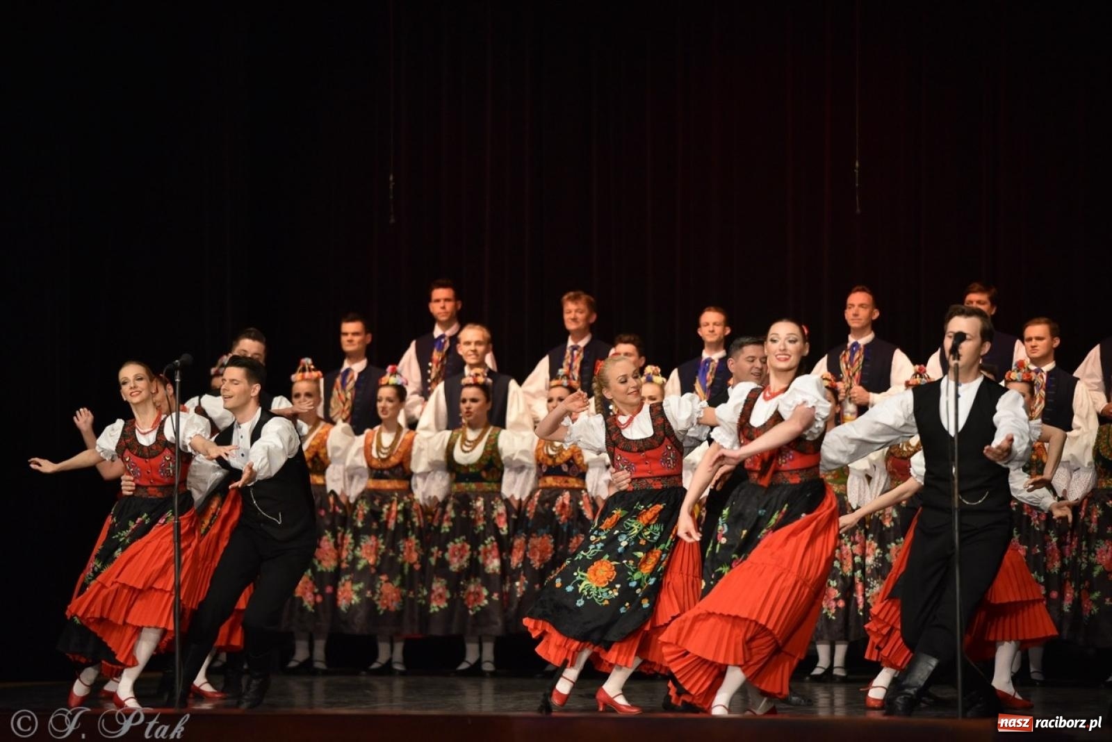 Zdjęcie w galerii na portalu naszraciborz.pl: ZPiT ŚLĄSK wrócił do Raciborza. Wyśmienity koncert na deskach RCK-u wiadomości z regionu