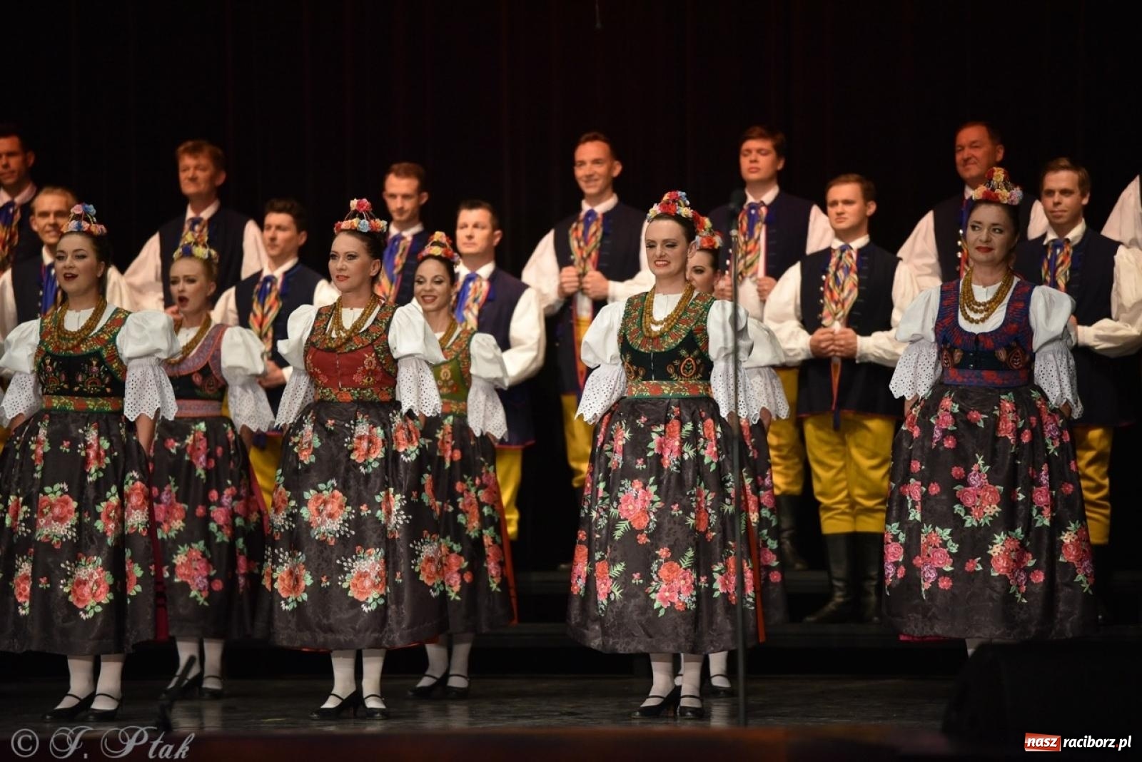 Zdjęcie w galerii na portalu naszraciborz.pl: ZPiT ŚLĄSK wrócił do Raciborza. Wyśmienity koncert na deskach RCK-u wiadomości z regionu