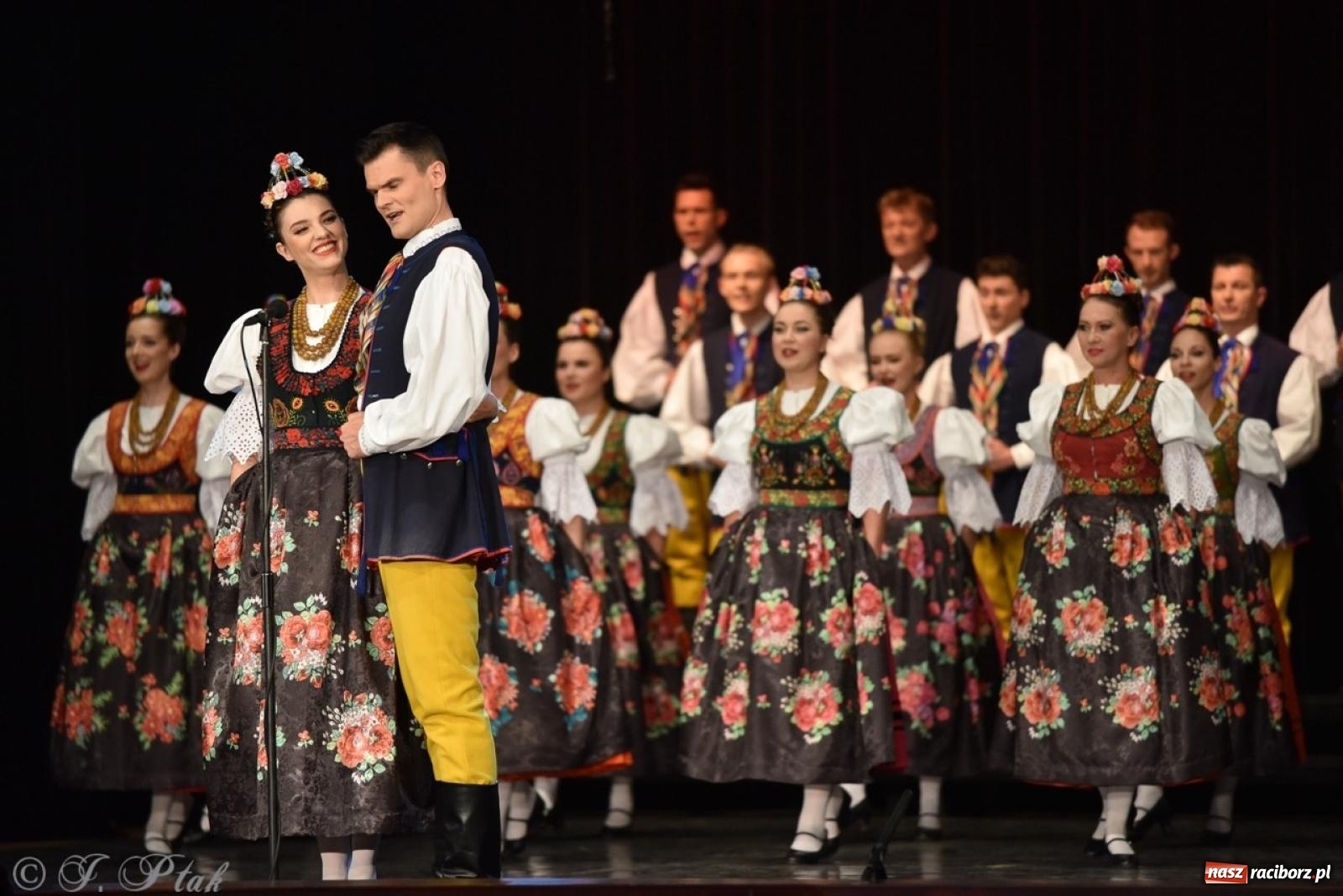 Zdjęcie w galerii na portalu naszraciborz.pl: ZPiT ŚLĄSK wrócił do Raciborza. Wyśmienity koncert na deskach RCK-u wiadomości z regionu