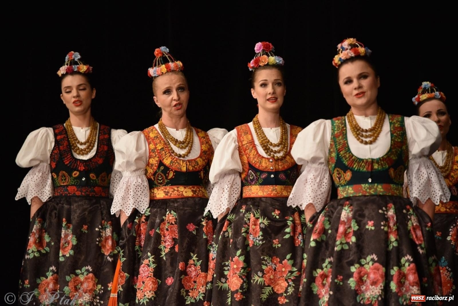 Zdjęcie w galerii na portalu naszraciborz.pl: ZPiT ŚLĄSK wrócił do Raciborza. Wyśmienity koncert na deskach RCK-u wiadomości z regionu