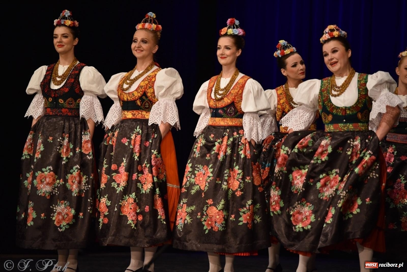 Zdjęcie w galerii na portalu naszraciborz.pl: ZPiT ŚLĄSK wrócił do Raciborza. Wyśmienity koncert na deskach RCK-u wiadomości z regionu