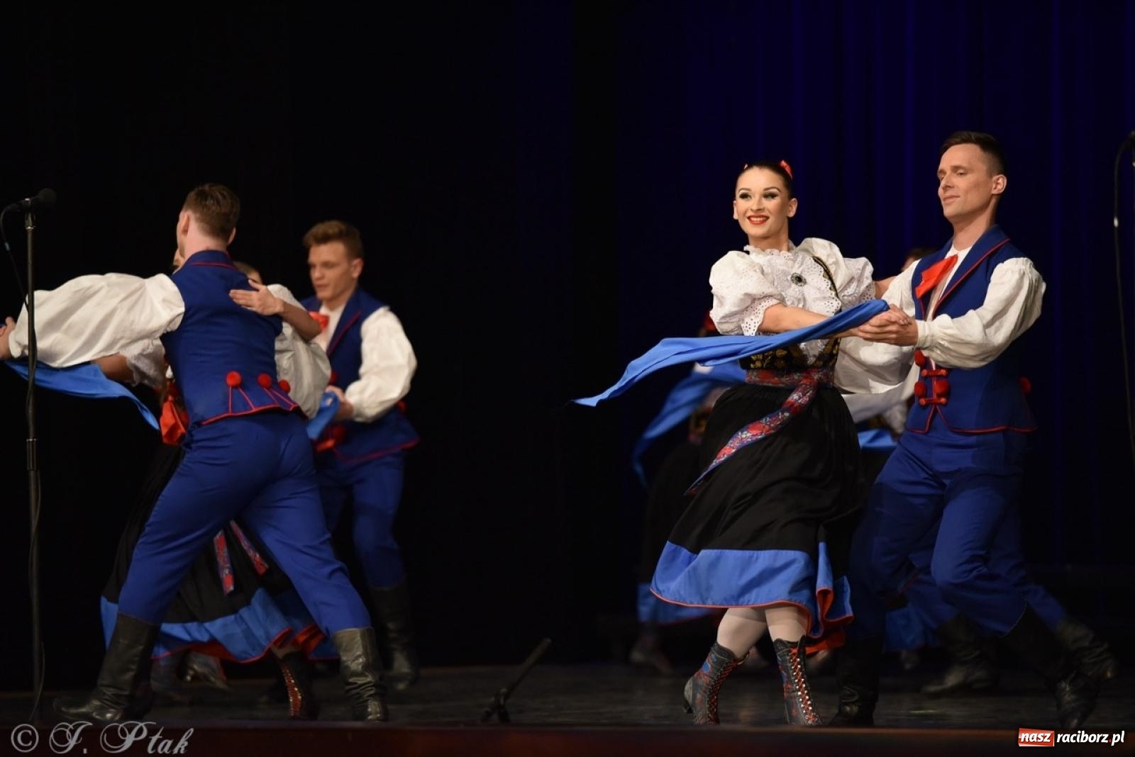 Zdjęcie w galerii na portalu naszraciborz.pl: ZPiT ŚLĄSK wrócił do Raciborza. Wyśmienity koncert na deskach RCK-u wiadomości z regionu