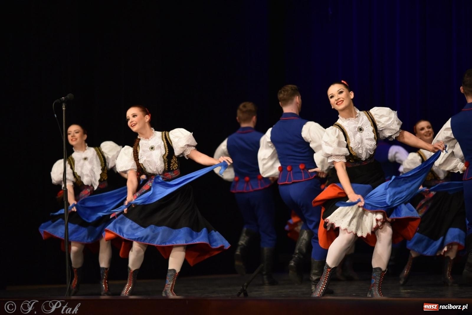 Zdjęcie w galerii na portalu naszraciborz.pl: ZPiT ŚLĄSK wrócił do Raciborza. Wyśmienity koncert na deskach RCK-u wiadomości z regionu