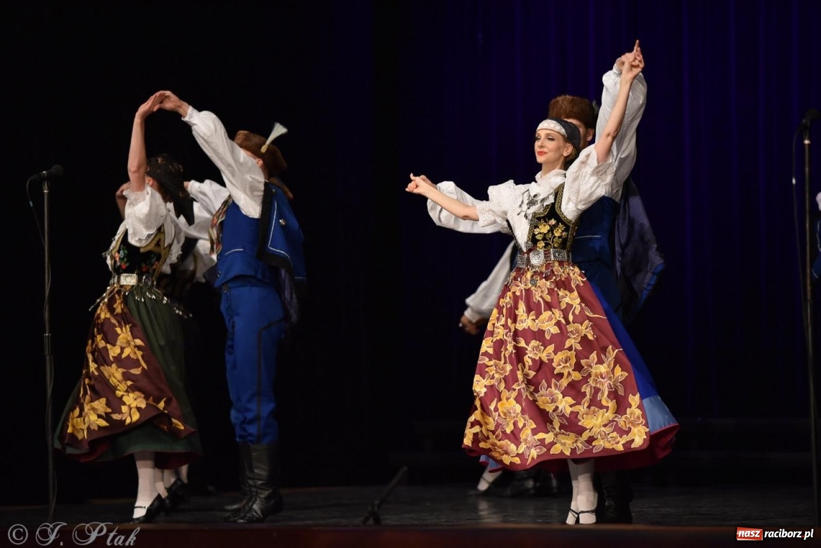 Zdjęcie w galerii na portalu naszraciborz.pl: ZPiT ŚLĄSK wrócił do Raciborza. Wyśmienity koncert na deskach RCK-u wiadomości z regionu