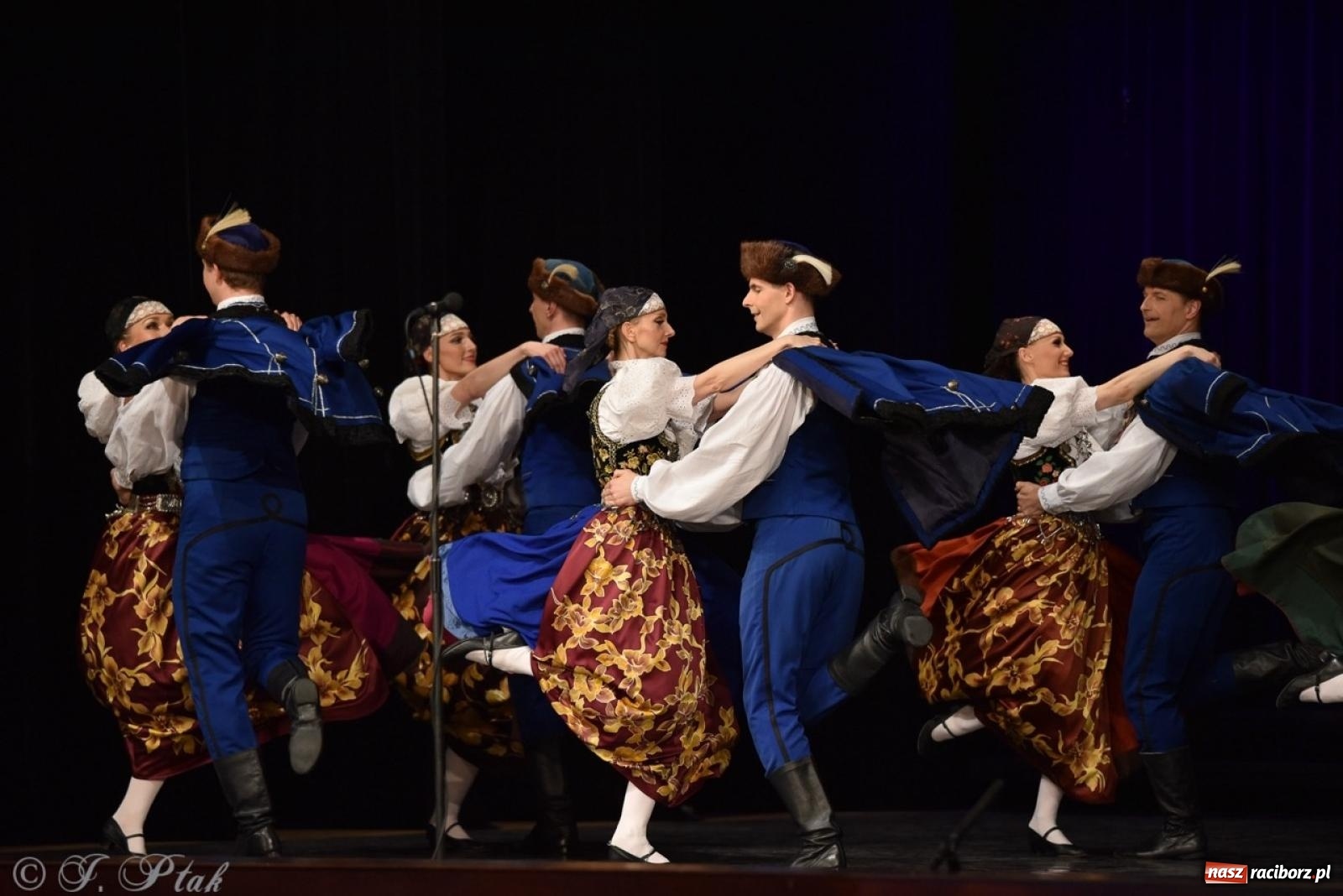 Zdjęcie w galerii na portalu naszraciborz.pl: ZPiT ŚLĄSK wrócił do Raciborza. Wyśmienity koncert na deskach RCK-u wiadomości z regionu