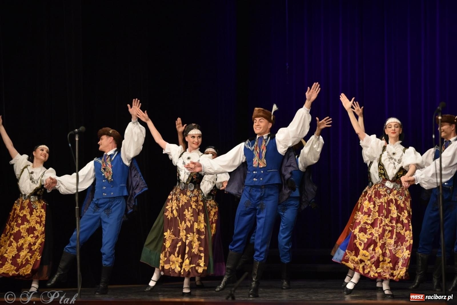 Zdjęcie w galerii na portalu naszraciborz.pl: ZPiT ŚLĄSK wrócił do Raciborza. Wyśmienity koncert na deskach RCK-u wiadomości z regionu