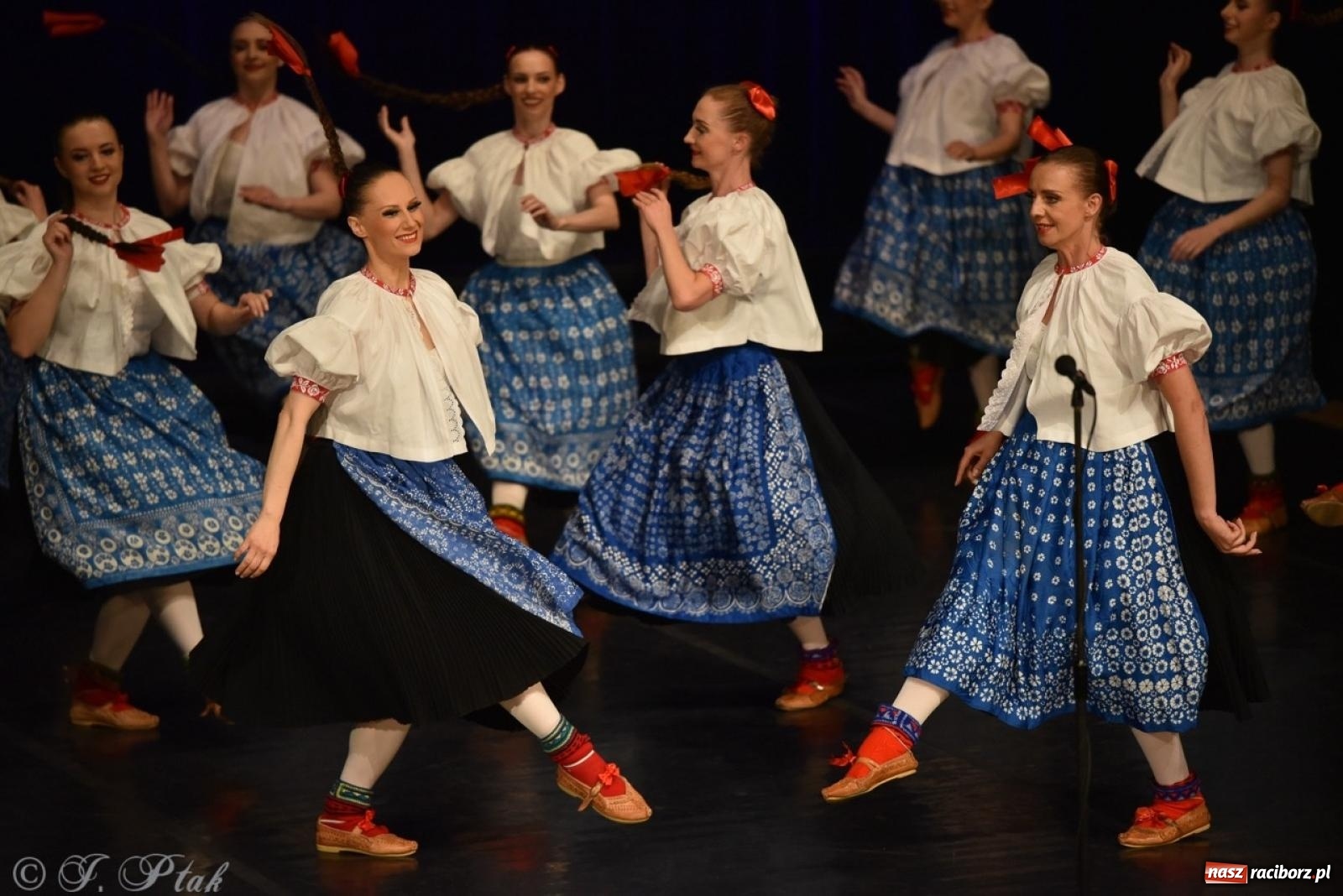 Zdjęcie w galerii na portalu naszraciborz.pl: ZPiT ŚLĄSK wrócił do Raciborza. Wyśmienity koncert na deskach RCK-u wiadomości z regionu