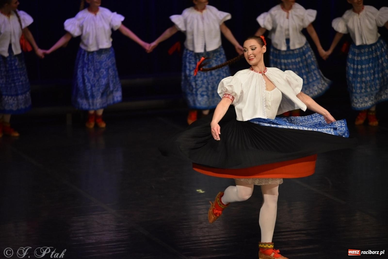 Zdjęcie w galerii na portalu naszraciborz.pl: ZPiT ŚLĄSK wrócił do Raciborza. Wyśmienity koncert na deskach RCK-u wiadomości z regionu