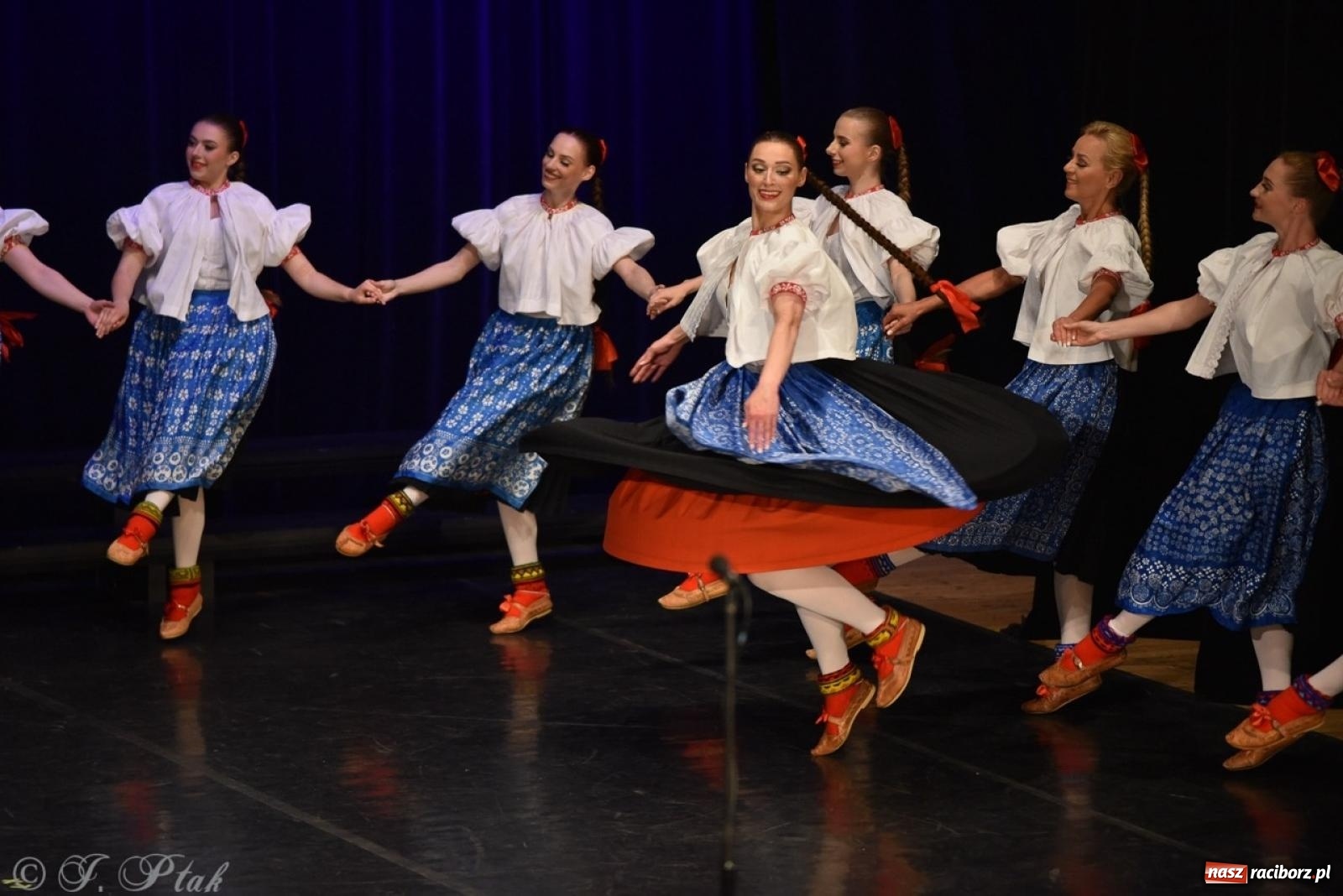 Zdjęcie w galerii na portalu naszraciborz.pl: ZPiT ŚLĄSK wrócił do Raciborza. Wyśmienity koncert na deskach RCK-u wiadomości z regionu