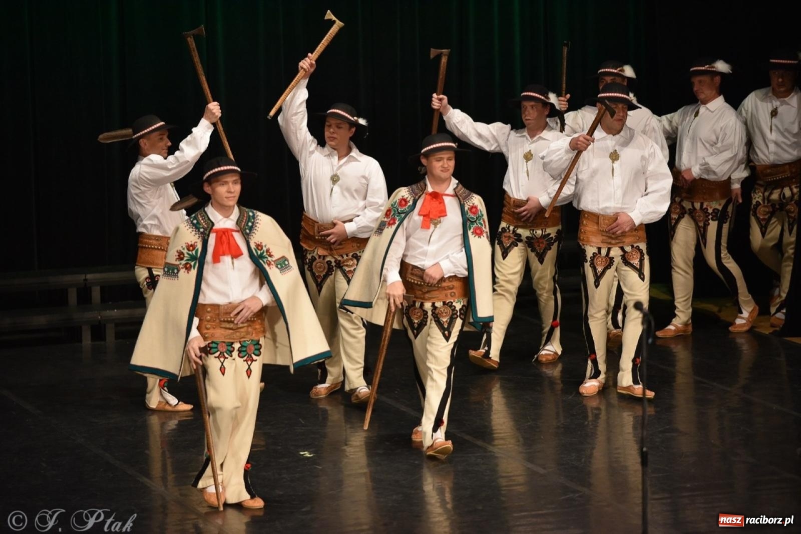 Zdjęcie w galerii na portalu naszraciborz.pl: ZPiT ŚLĄSK wrócił do Raciborza. Wyśmienity koncert na deskach RCK-u wiadomości z regionu