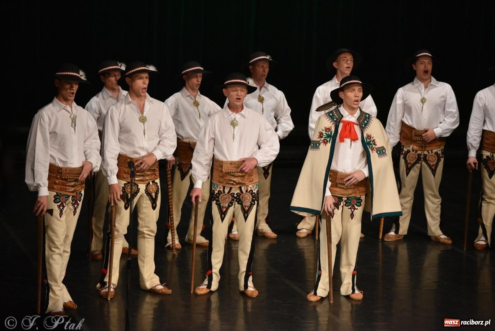 Zdjęcie w galerii na portalu naszraciborz.pl: ZPiT ŚLĄSK wrócił do Raciborza. Wyśmienity koncert na deskach RCK-u wiadomości z regionu