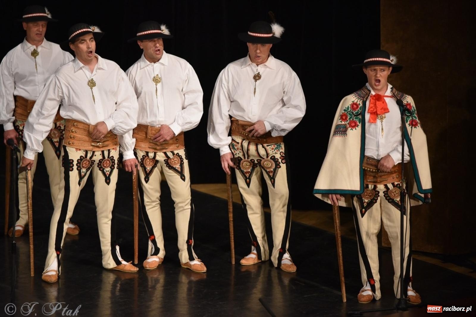 Zdjęcie w galerii na portalu naszraciborz.pl: ZPiT ŚLĄSK wrócił do Raciborza. Wyśmienity koncert na deskach RCK-u wiadomości z regionu