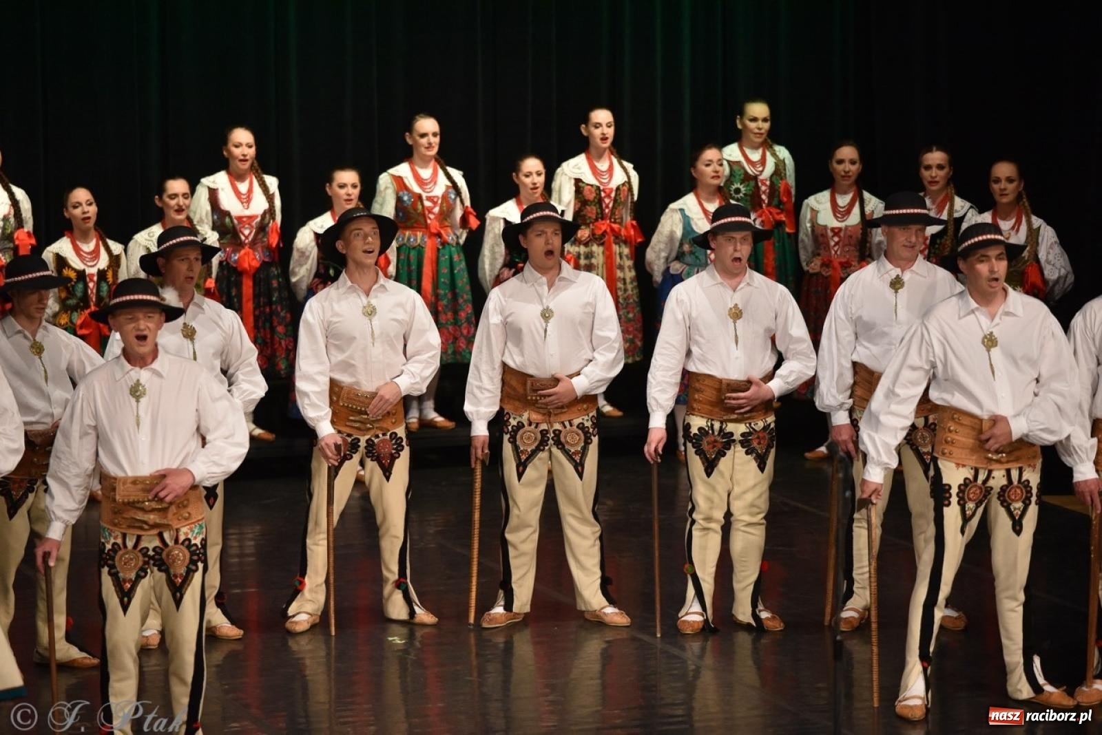 Zdjęcie w galerii na portalu naszraciborz.pl: ZPiT ŚLĄSK wrócił do Raciborza. Wyśmienity koncert na deskach RCK-u wiadomości z regionu