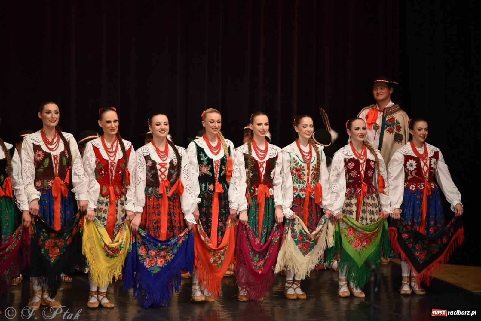 Zdjęcie w galerii na portalu naszraciborz.pl: ZPiT ŚLĄSK wrócił do Raciborza. Wyśmienity koncert na deskach RCK-u wiadomości z regionu