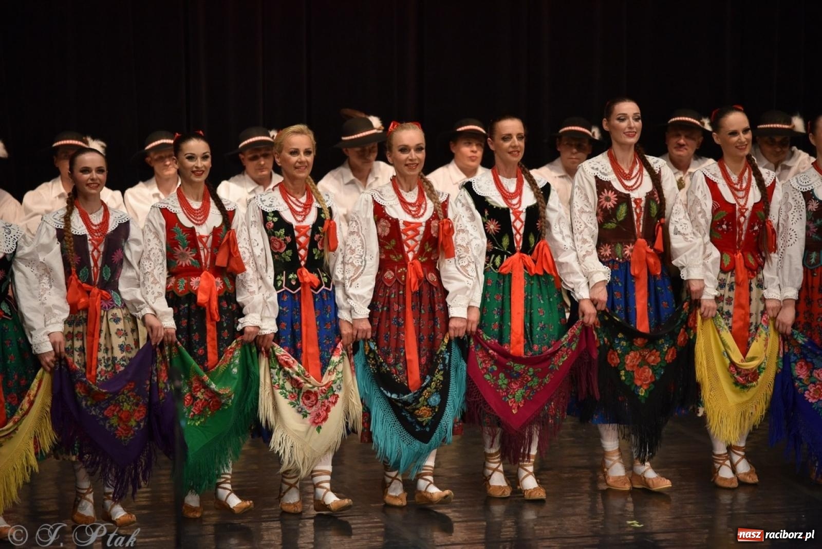 Zdjęcie w galerii na portalu naszraciborz.pl: ZPiT ŚLĄSK wrócił do Raciborza. Wyśmienity koncert na deskach RCK-u wiadomości z regionu