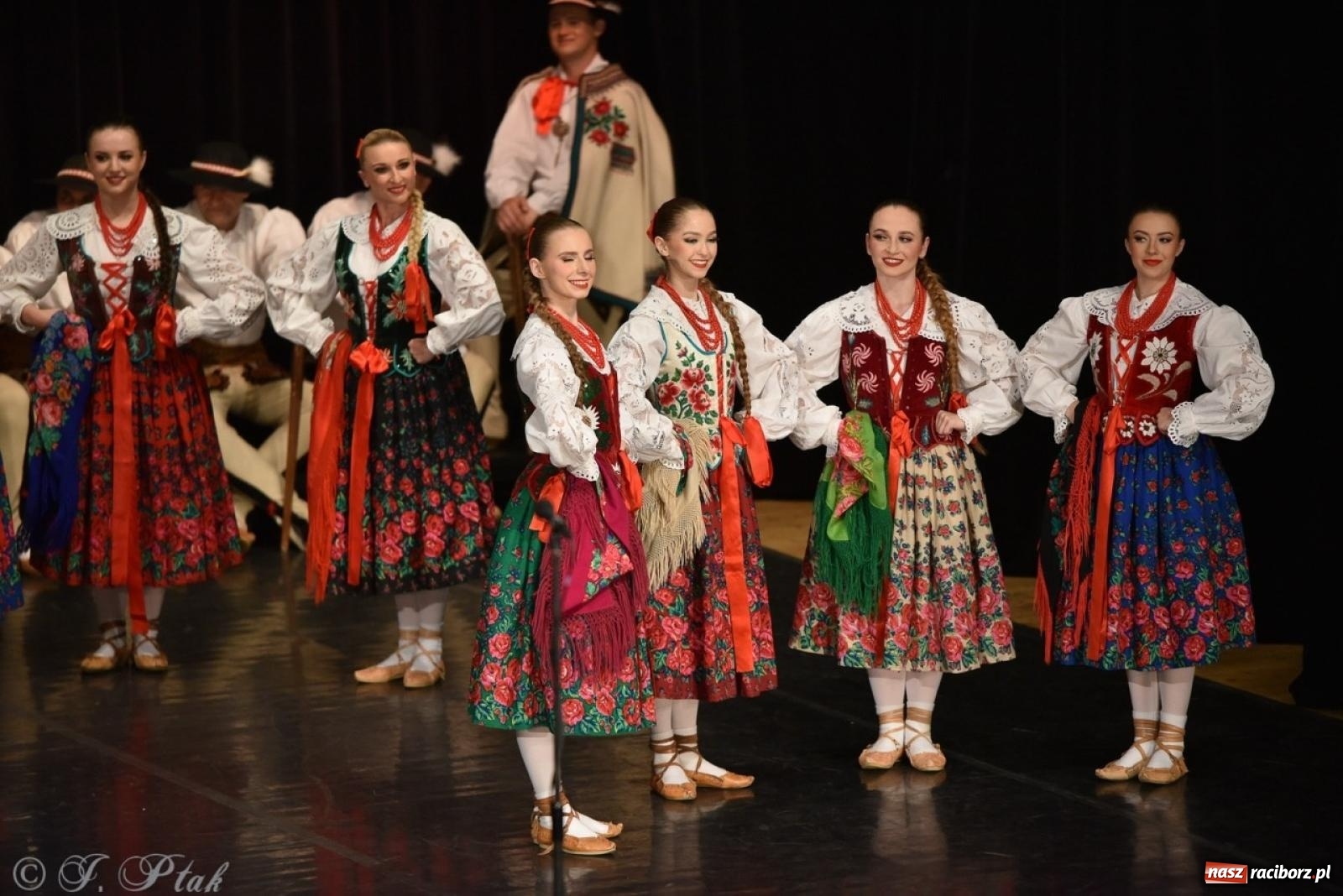 Zdjęcie w galerii na portalu naszraciborz.pl: ZPiT ŚLĄSK wrócił do Raciborza. Wyśmienity koncert na deskach RCK-u wiadomości z regionu