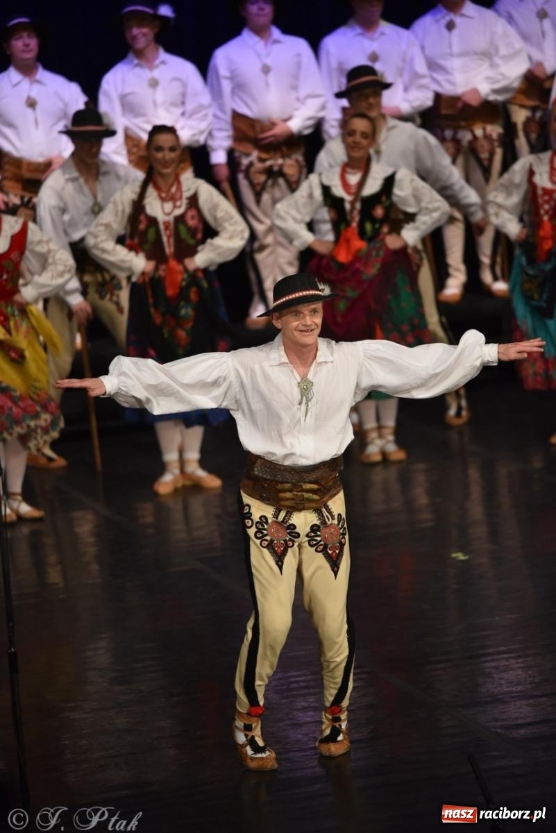 Zdjęcie w galerii na portalu naszraciborz.pl: ZPiT ŚLĄSK wrócił do Raciborza. Wyśmienity koncert na deskach RCK-u wiadomości z regionu