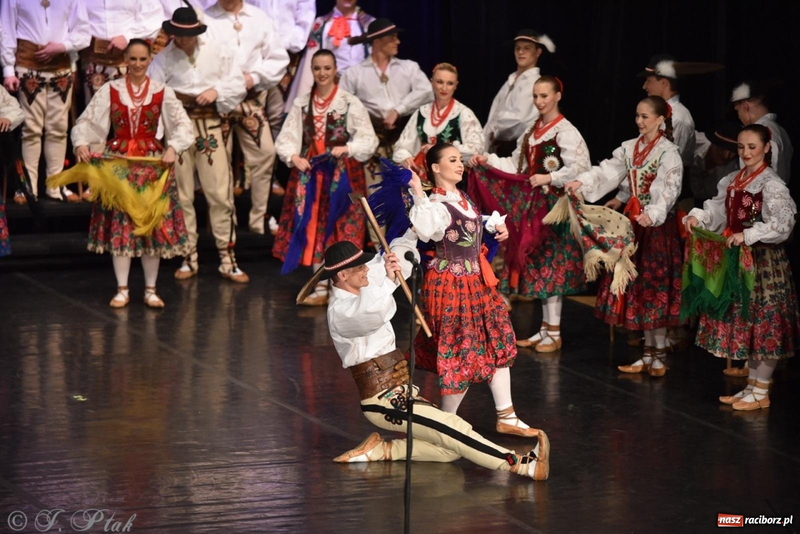 Zdjęcie w galerii na portalu naszraciborz.pl: ZPiT ŚLĄSK wrócił do Raciborza. Wyśmienity koncert na deskach RCK-u wiadomości z regionu