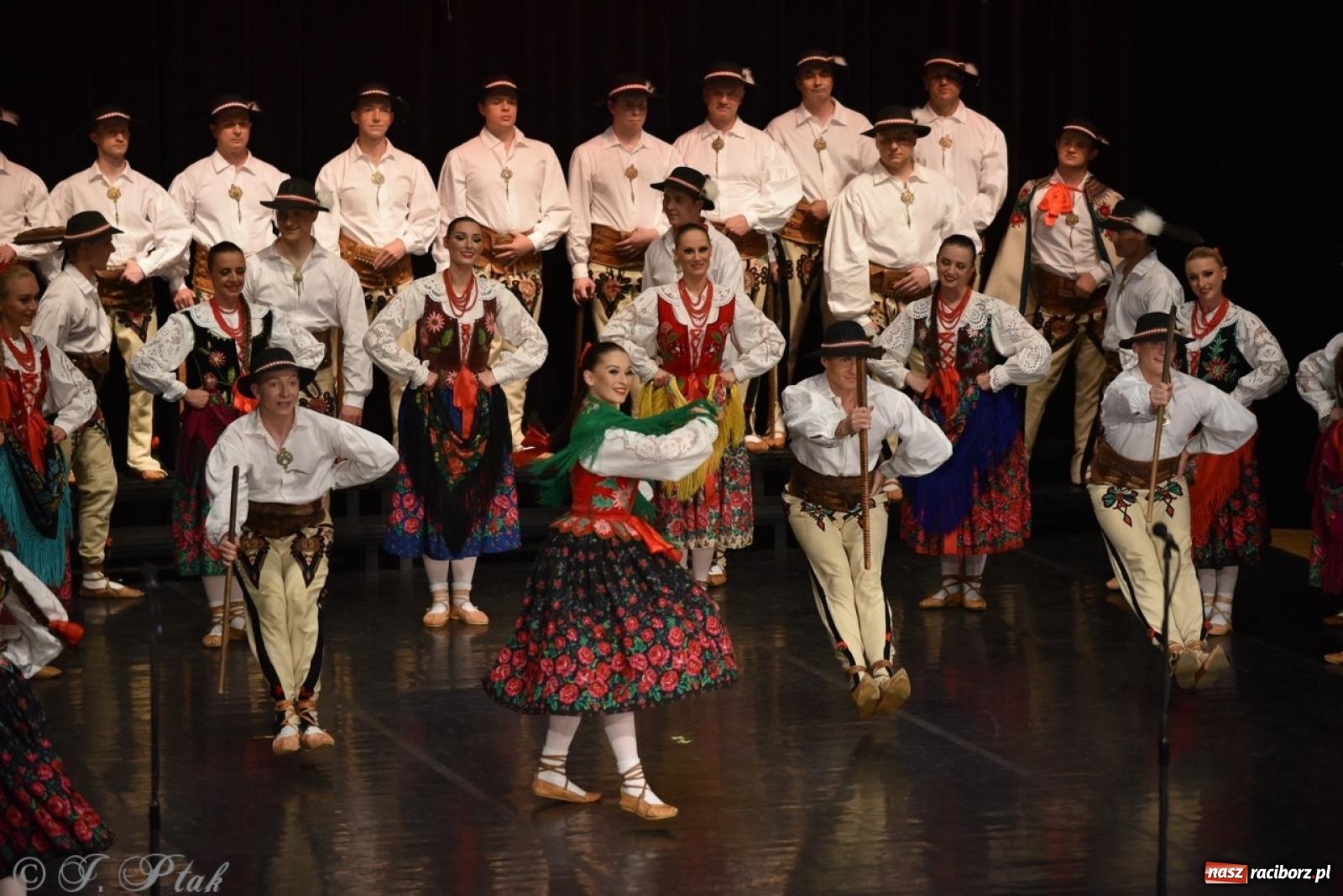 Zdjęcie w galerii na portalu naszraciborz.pl: ZPiT ŚLĄSK wrócił do Raciborza. Wyśmienity koncert na deskach RCK-u wiadomości z regionu