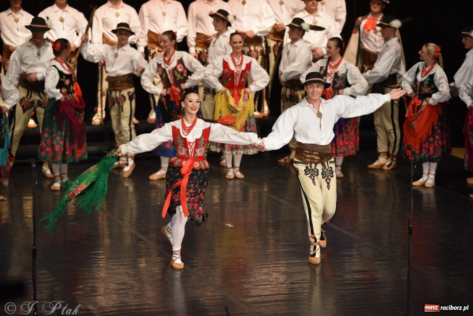 Zdjęcie w galerii na portalu naszraciborz.pl: ZPiT ŚLĄSK wrócił do Raciborza. Wyśmienity koncert na deskach RCK-u wiadomości z regionu