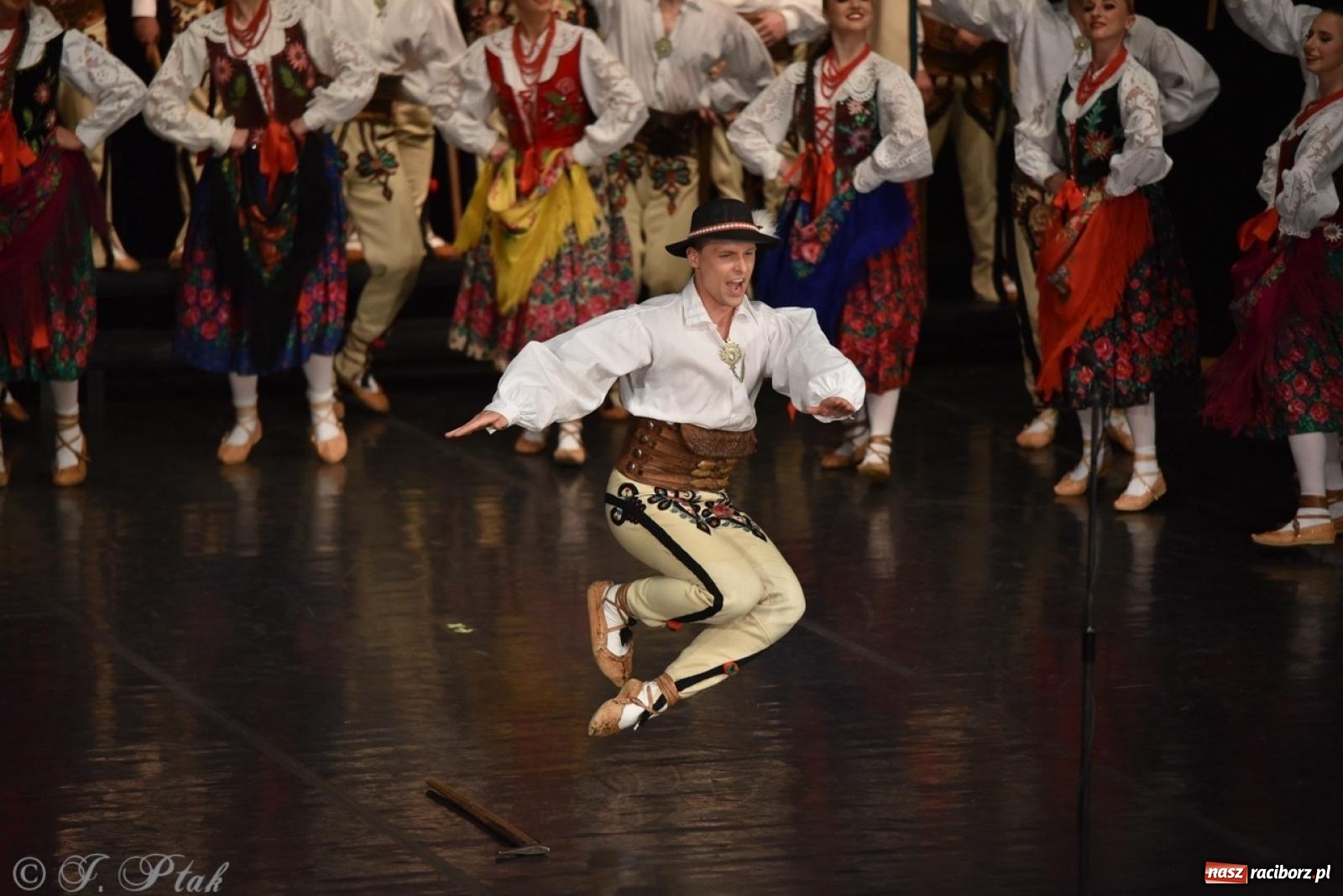 Zdjęcie w galerii na portalu naszraciborz.pl: ZPiT ŚLĄSK wrócił do Raciborza. Wyśmienity koncert na deskach RCK-u wiadomości z regionu