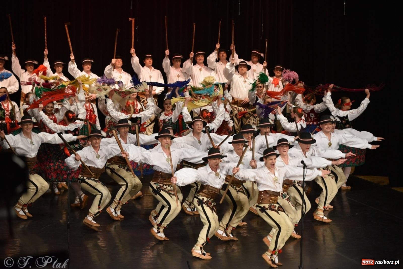 Zdjęcie w galerii na portalu naszraciborz.pl: ZPiT ŚLĄSK wrócił do Raciborza. Wyśmienity koncert na deskach RCK-u wiadomości z regionu