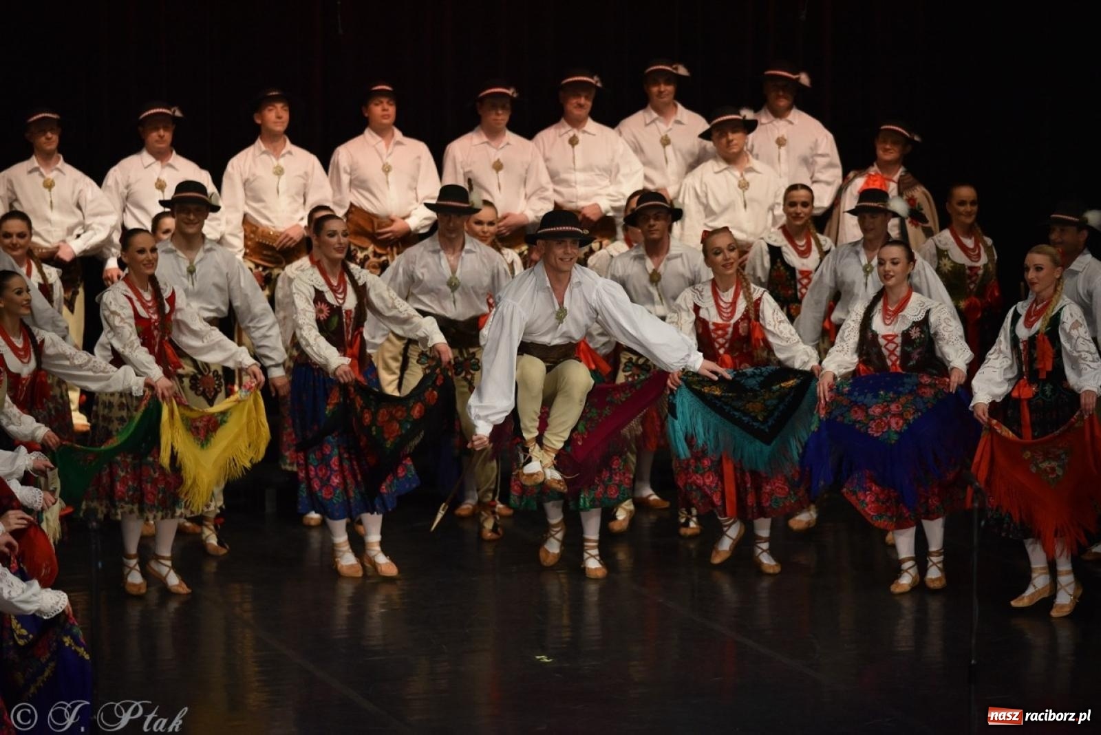 Zdjęcie w galerii na portalu naszraciborz.pl: ZPiT ŚLĄSK wrócił do Raciborza. Wyśmienity koncert na deskach RCK-u wiadomości z regionu