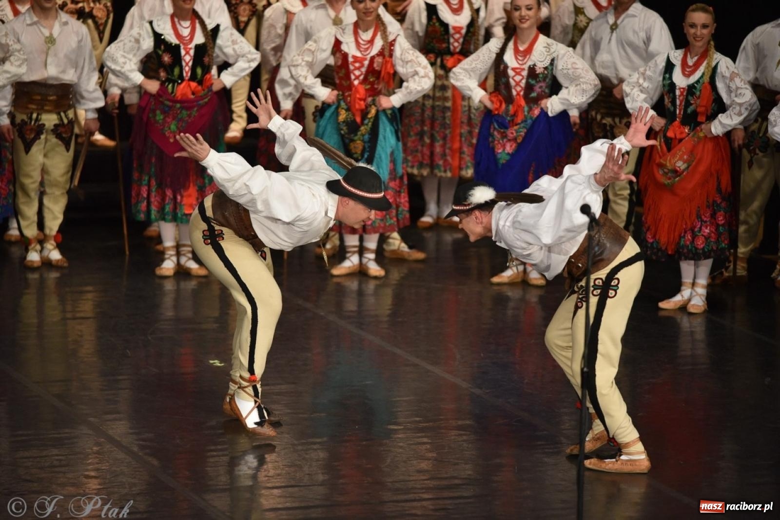 Zdjęcie w galerii na portalu naszraciborz.pl: ZPiT ŚLĄSK wrócił do Raciborza. Wyśmienity koncert na deskach RCK-u wiadomości z regionu
